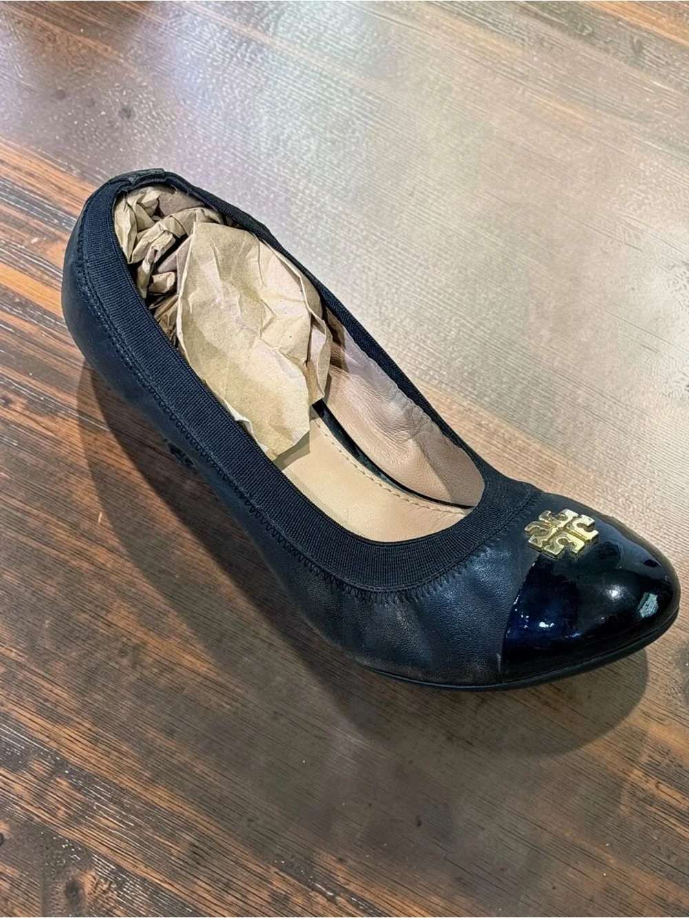 Tory Burch Black Leather Jolie Wedge Pumps Cap Toe Gold Color Logo Sz 9